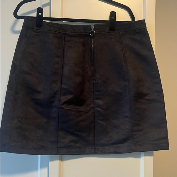 Old Navy suede mini skirt - Picture 3 of 6